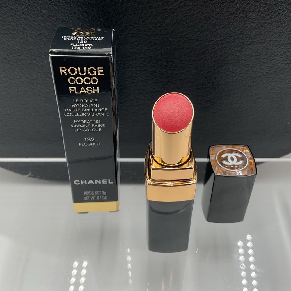 CHANEL Rouge Coco Flash Hydrating Vibrant Shine Lip Colour in 132 Flushed BNIB